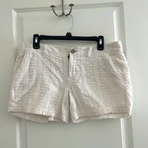 Old Navy white shorts size 6